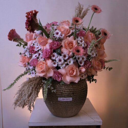 “فازة البهجة الوردية - Pink Delight Vase”