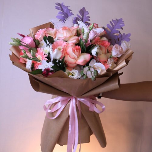 “باقة الفراشات - Butterfly Hand Bouquet”