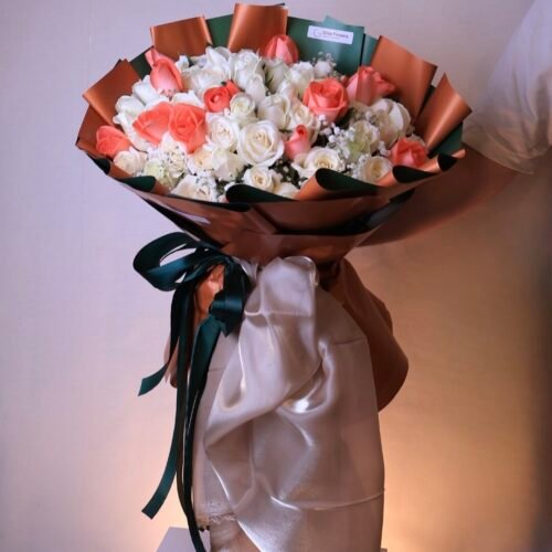 “باقة الكلاسيك - Classic Hand Bouquet”