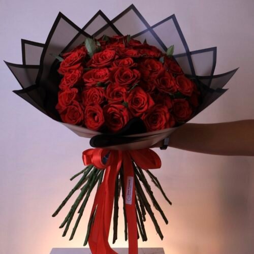 “باقة Glee الحمراء - Glee Red Signature Bouquet”